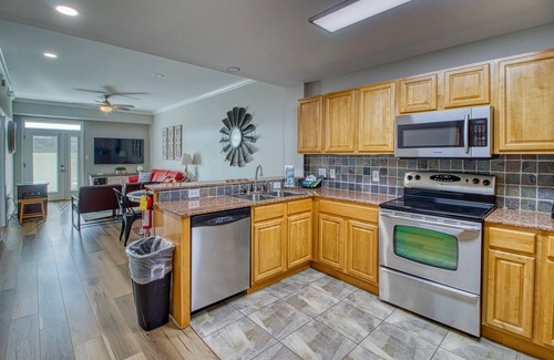 Sevierville Condo | 8 min to Dollywood- Close to parkway River and Mountain Views 2BR/2BA Sleeps 6