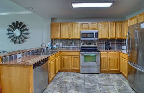 Sevierville Condo | 8 min to Dollywood- Close to parkway River and Mountain Views 2BR/2BA Sleeps 6