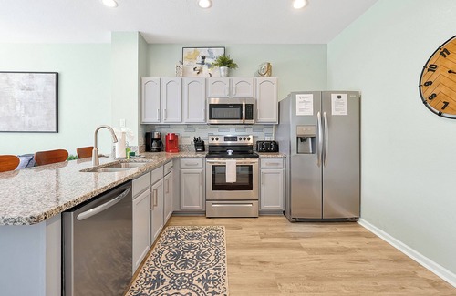 Windsor Hills House | 8 Mins to Disney End Unit W/Private Pool, Waterpark and Resort Amenities