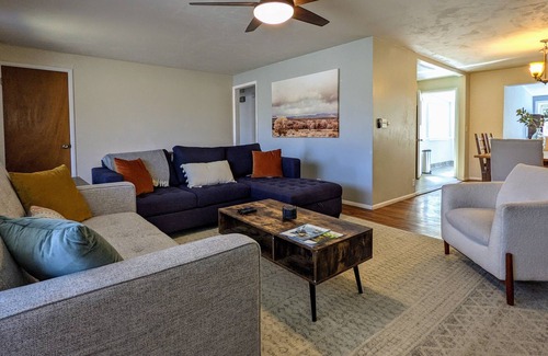 Millcreek House | 8 mins to the canyon 🎿, bright house with yard 🌄 and blazing fast internet 🔥