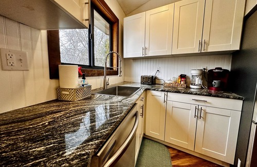 Huron House | 8 Minutes to Cedar Point! Octagon Home
