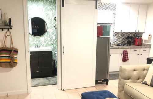 Tampa Cottage | 8 Minutes to the Beach - Quaint 1bdrm 1 bath