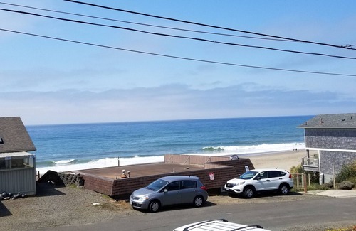 Gleneden Beach House | #8 - "Pelican's Nest" - Views & Steps from the beach!