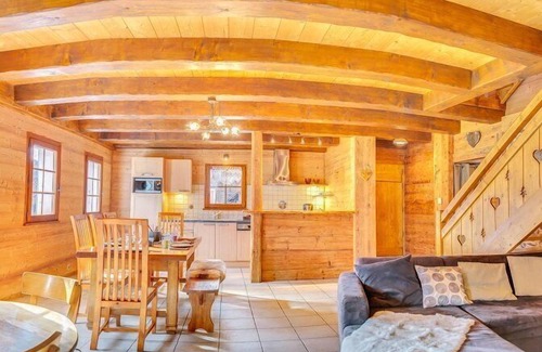 La Chapelle-d'Abondance Apartment | 8-person flat in adjoining chalet, village centre, close to slopes