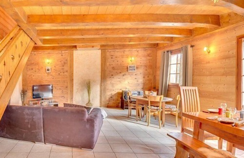 La Chapelle-d'Abondance Apartment | 8-person flat in adjoining chalet, village centre, close to slopes