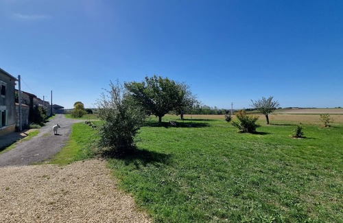 Mazeuil House | 8-person gite with swimming pool and pétanque court, 25 minutes from Futuroscope.