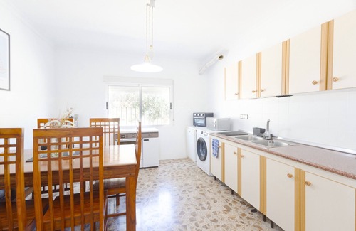 Ganuelas Villa | 8 Person Villa in the South Coast of Spain near Blue Flag Beaches!