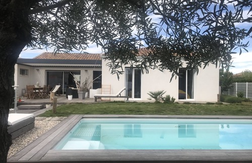 Montblanc Villa | 8-person villa with pool, 17km from Cap d'Agde and Pézenas