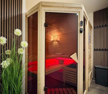 Muldestausee House | 8 Personen Ferienhaus ,Seegelblick" am Goitzschesee, erste Reihe am Strand mit Sauna, Whirlpool, Kamin, Wallbox & SUP