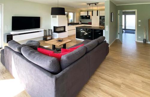 Muldestausee House | 8 Personen Ferienhaus ,Seegelblick" am Goitzschesee, erste Reihe am Strand mit Sauna, Whirlpool, Kamin, Wallbox & SUP