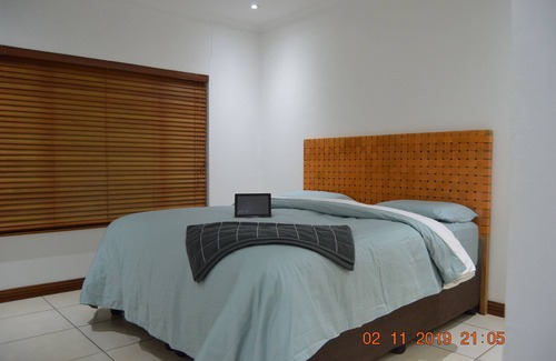 Hillcrest House | 8 Sleeper Kingsize Vacation Home Rental Springside Road, Hillcrest Park, Durban
