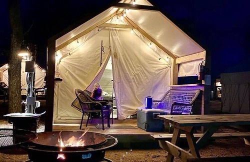 Fentress House | # 8 Son's River Ranch - Glamping Cabin w/2 Queen Beds