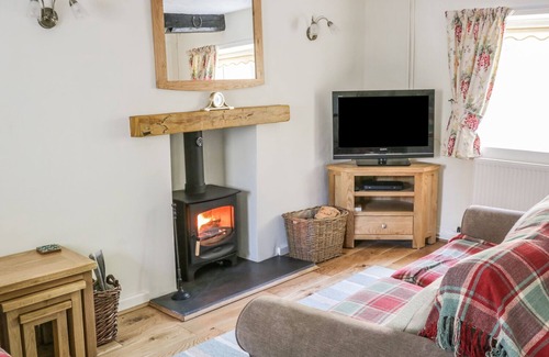 Fourstones Near Bentham Cottage | 8 STONEGATE, pet friendly, character holiday cottage in Low Bentham