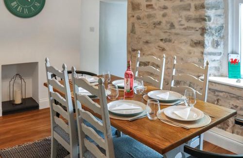 Llansteffan House | 8 Stratford Villas