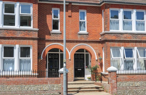 Seaford Cottage | 8 THE CUCKMERE, pet friendly, country holiday cottage in Seaford