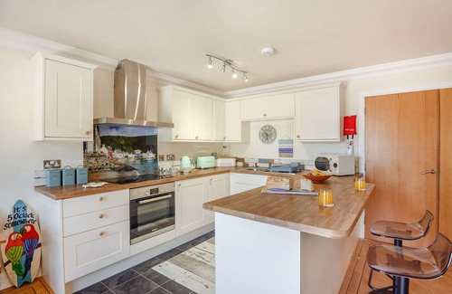 Edern Apartment | 8 TYWOD ARIAN, pet friendly, luxury holiday cottage in Morfa Nefyn