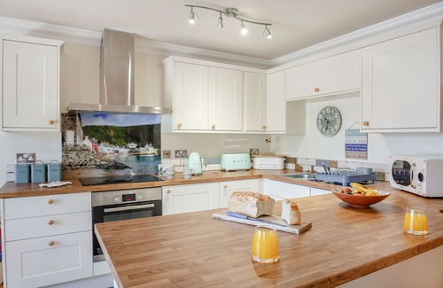 Edern Apartment | 8 TYWOD ARIAN, pet friendly, luxury holiday cottage in Morfa Nefyn
