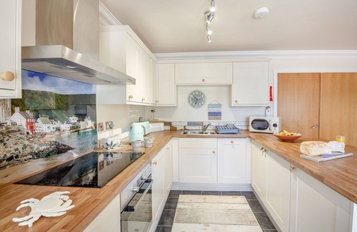 Edern Apartment | 8 TYWOD ARIAN, pet friendly, luxury holiday cottage in Morfa Nefyn