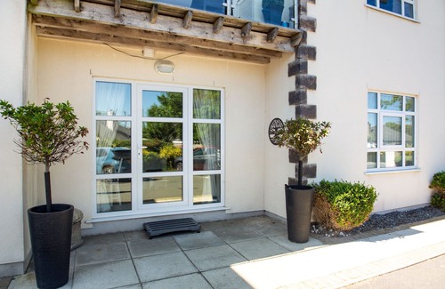 Edern Apartment | 8 TYWOD ARIAN, pet friendly, luxury holiday cottage in Morfa Nefyn