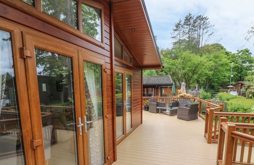 Troutbeck Bridge Cabin | 8 WATERSIDE WOOD, pet friendly, with a garden in Troutbeck Bridge