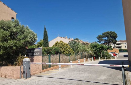 La Valette-du-Var Apartment | 80 m2 garden apartment in quiet residence close to the coast.
