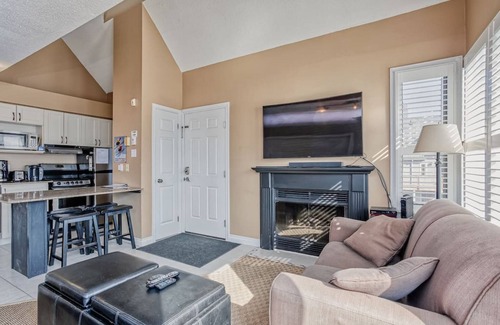 Craigleith Apartment | 809 North Creek at North Base with Hot Tub