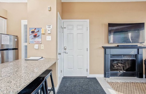 Craigleith Apartment | 809 North Creek at North Base with Hot Tub