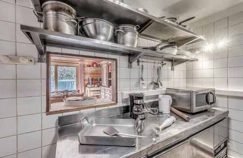 Les Almes Apartment | 80m from ski slopes, Ground floor, fitness, terrace, fireplace or stove, tv, ski locker, 180m²