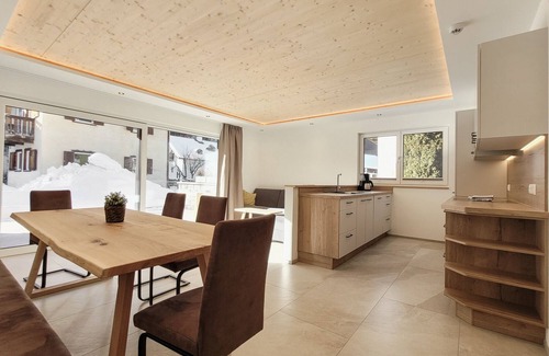 Bichlbach Apartment | 80m² Moderne Ferienwohnung mit Terrasse, Gratis Badesee, 100m bis zum Skigebiet