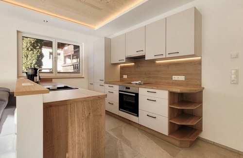 Bichlbach Apartment | 80m² Moderne Ferienwohnung mit Terrasse, Gratis Badesee, 100m bis zum Skigebiet