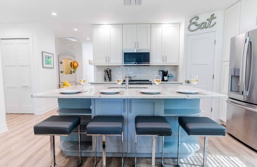 Naples Park House | 824 Twin Palms w/Spacious Screened Lanai
