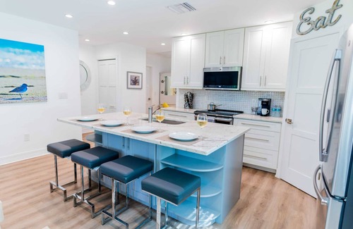 Naples Park House | 824 Twin Palms w/Spacious Screened Lanai