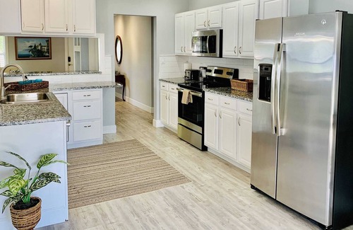 Naples Park House | 826-PERFECT NAPLES HOME-MIN TO THE BEACH *****