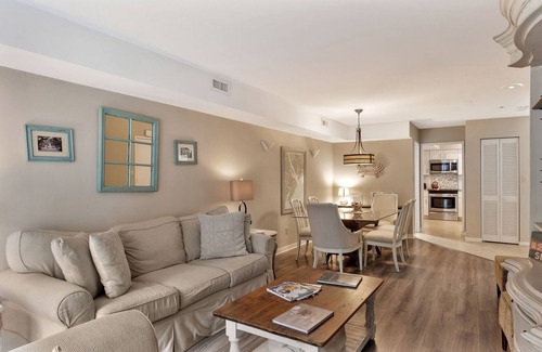 Harbour Town Condo | 827 Ketch Court 2 BR TH/1.5 Bath/Sofa Bed/Sleeps 6/Harbour Views/Patio/Pool