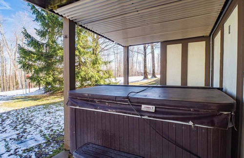 Clymer House | 8280 The peak- Hot tub, ski in/ski out, Pool table, Golf course, fire pit