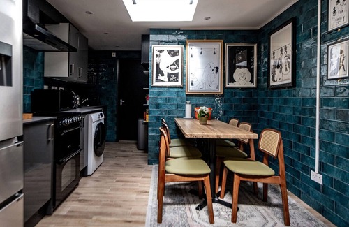 Dalston Hotel | 82A Dalston Lane Terrace