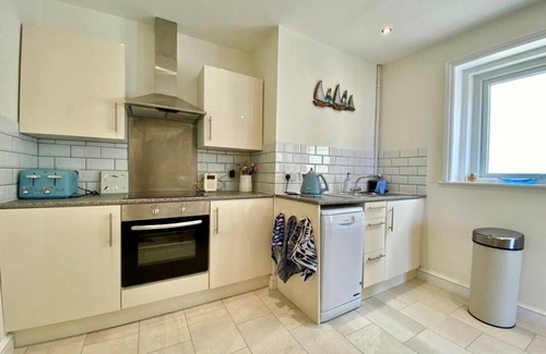Ventnor House | 83 Gills Cliff Road - sleeps 5 guests in 3 bedrooms