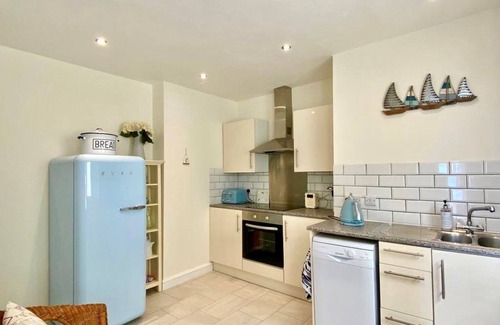 Ventnor House | 83 Gills Cliff Road - sleeps 5 guests in 3 bedrooms