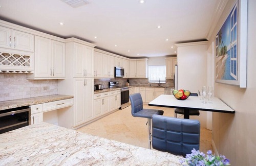 South Lake Villa | 833 Washington Hollywood FL