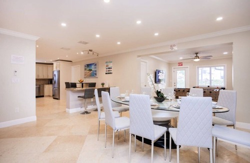 South Lake Villa | 833 Washington Hollywood FL