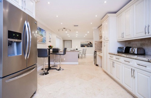 South Lake Villa | 833 Washington Hollywood FL