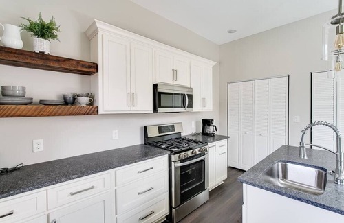 Butchertown Apartment | 839-2F Fully Furnished Long Term Apartment *NULU*