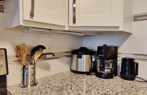 South San Francisco Apartment | 840-#3 Spacious, new, Safe parking garage, Condo type unit, A/C & Elev. near SFO