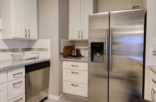 South San Francisco Apartment | 840-#3 Spacious, new, Safe parking garage, Condo type unit, A/C & Elev. near SFO