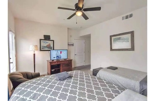 Paradise Valley Apartment | 8402 - Spacious Apartment with A/C & Elevator near SFO