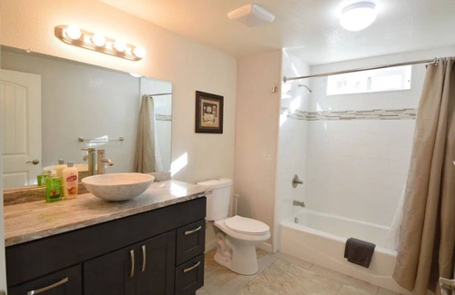 Downtown Apartment | 8405 Upscale Penthouse Elevator & Parking near SFO