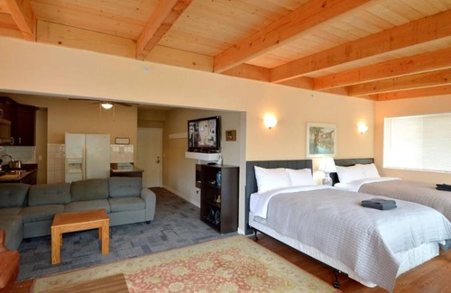 Downtown Apartment | 8406 - Penthouse Studio with Elevator & Parking near SFO