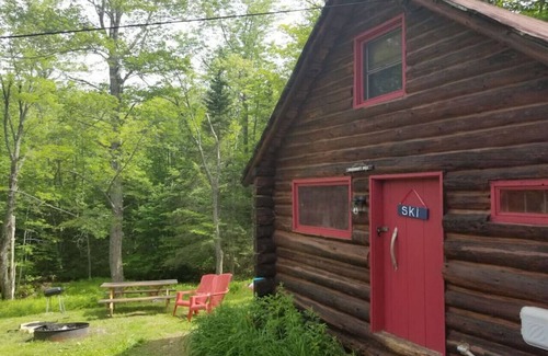 Jackson Cabin | 85 Dundee · Cozy Log Cabin/Private Hot Tub/Brook/Fireplace