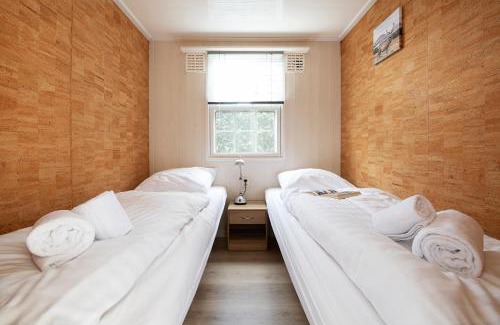 Oisterwijk Ski Chalet | 85, Private, Parking - Nature - Central - AC - Serene!