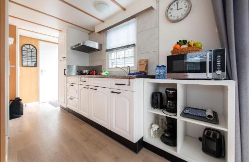 Oisterwijk Ski Chalet | 85, Private, Parking - Nature - Central - AC - Serene!